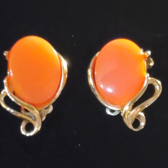 Vintage Thermoset Lucite Choker Necklace Earrings Set Orange Oval Gold Tone - Picture 7 of 12